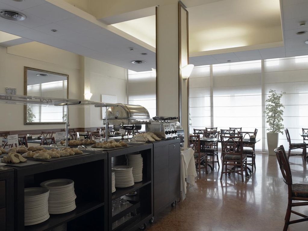 Nh La Spezia Hotel Ресторант снимка