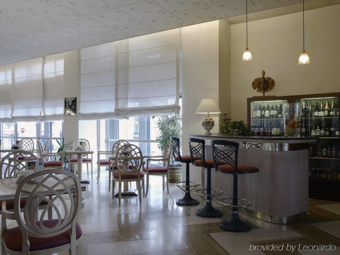 Nh La Spezia Hotel Ресторант снимка